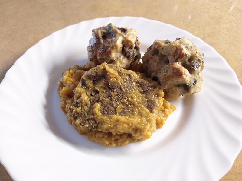 Vadas zsemlegombóccal