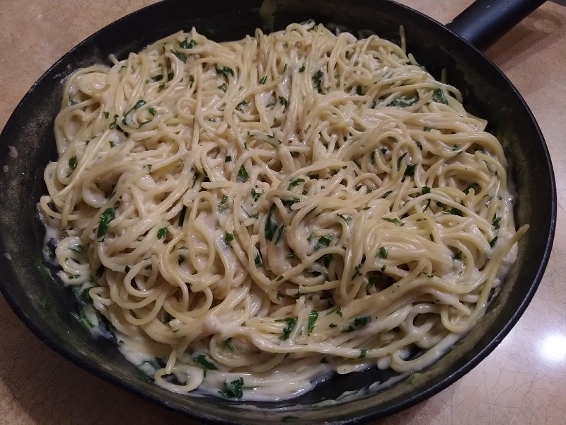 Egylábasos fokhagymás tejszínes spagetti
